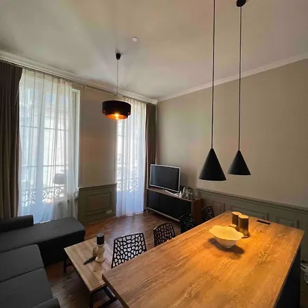 Air-conditioned Historic Heart Bordeaux